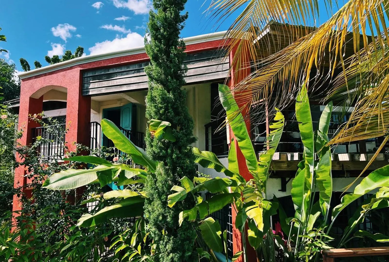 Honey Comb Villa Bantam Spring